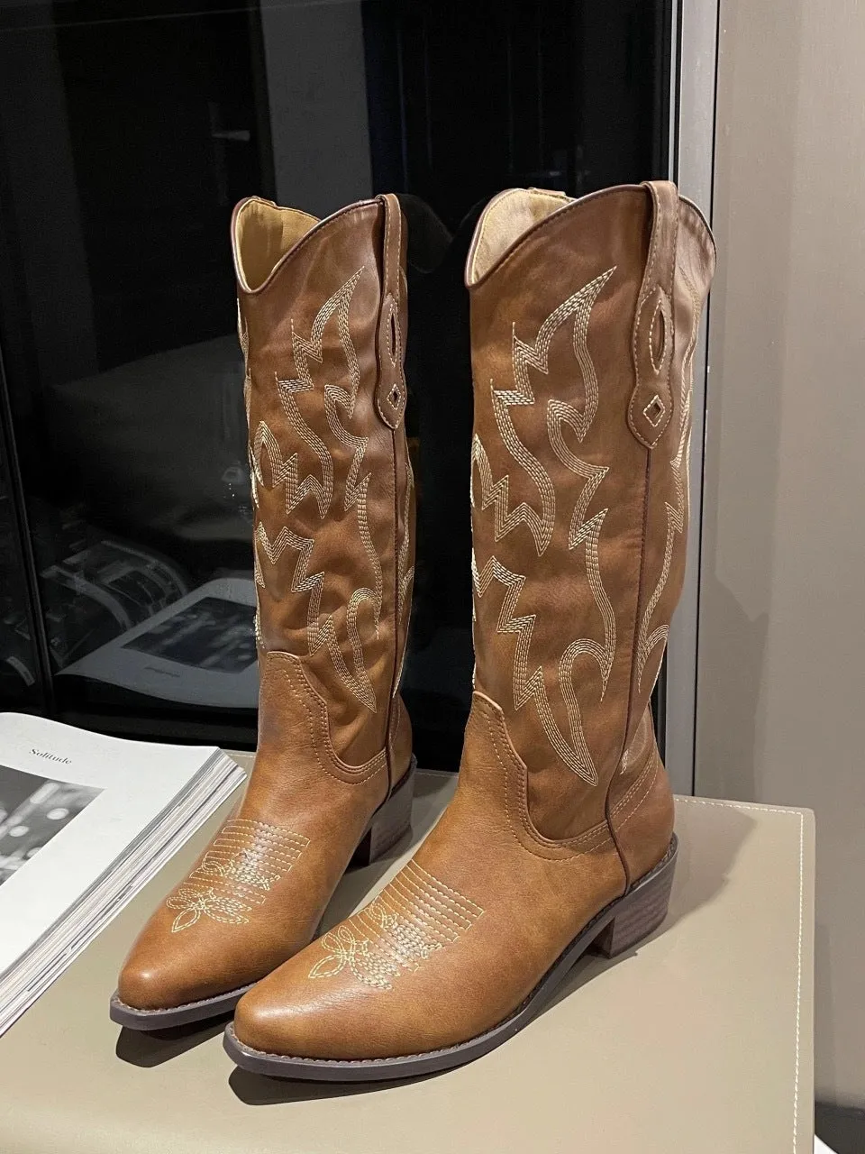 Vintage Pointed Mid Heels V-Mouth Long Boots